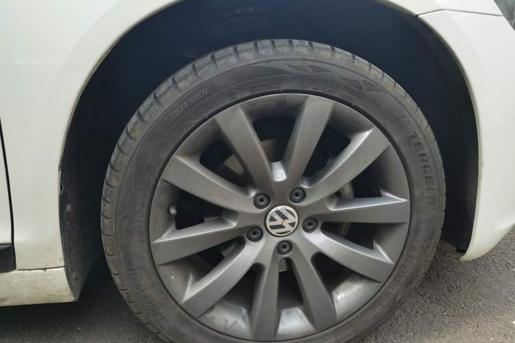 Used Volkswagen Scirocco 2013 1.4TSI GTS Right Front Wheel Hub