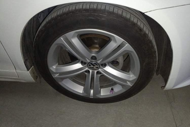 Used Volkswagen Scirocco 2013 1.4TSI GTS Right Front Wheel Hub