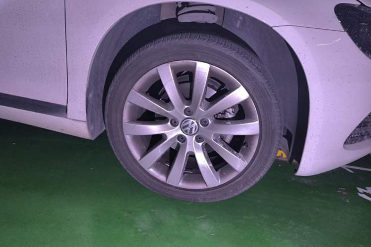 Used Volkswagen Scirocco 2013 1.4TSI GTS Right Front Wheel Hub