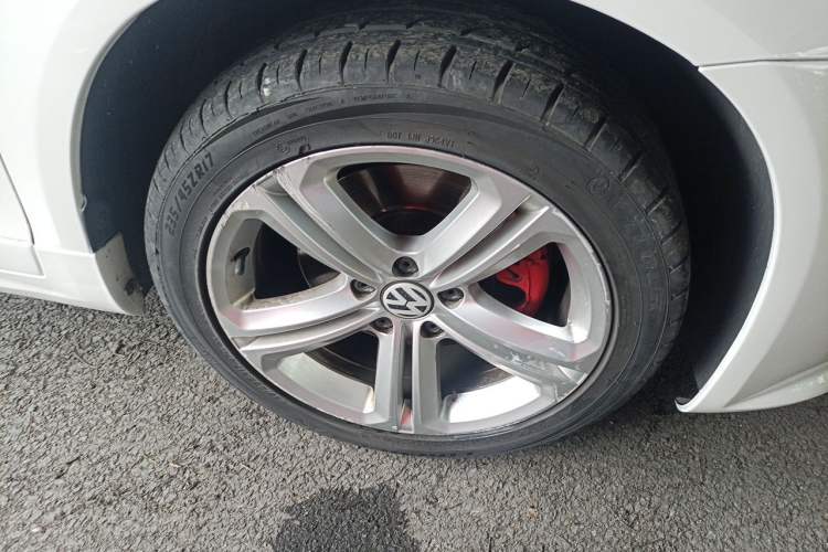 Used Volkswagen Scirocco 2013 2.0 TSI Million-Mile Edition Right Front Wheel Hub