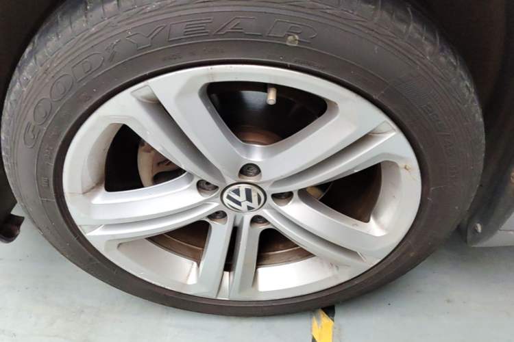 Used Volkswagen Scirocco 2014 1.4 TSI Competition Edition Left Front Wheel Hub