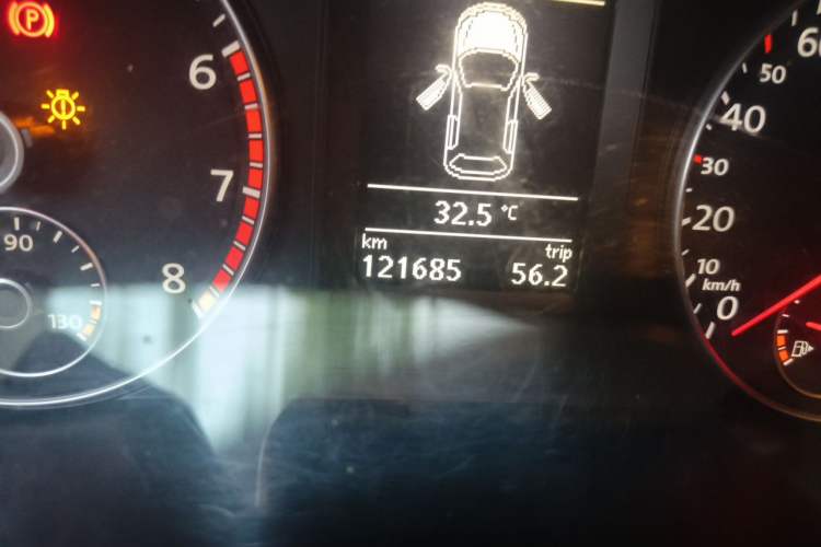 Used Volkswagen Scirocco 2014 1.4 TSI Competition Edition Odometer Close Up