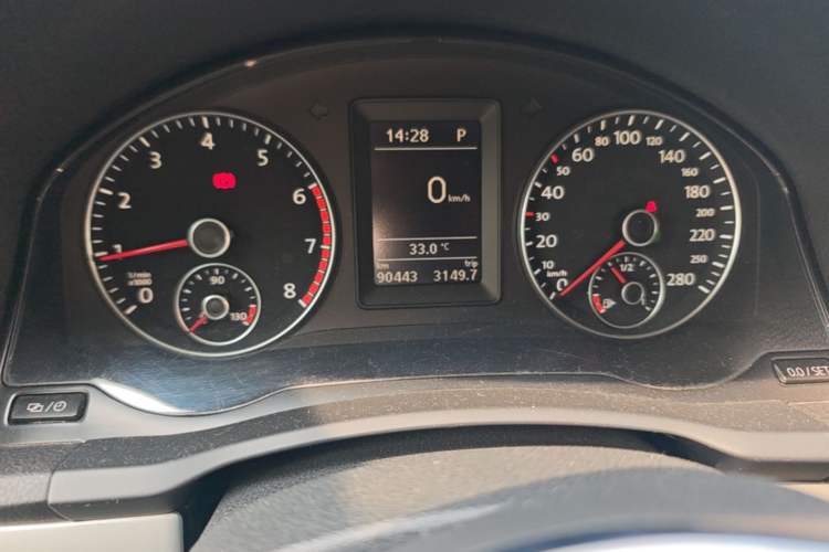 Used Volkswagen Scirocco 2014 1.4 TSI Competition Edition Odometer Close Up