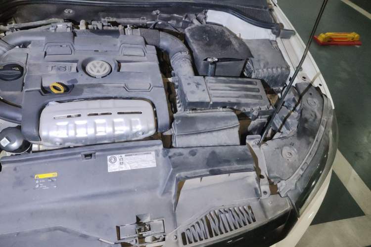 Used Volkswagen Scirocco 2014 1.4 TSI Competition Edition Engine Bay Left