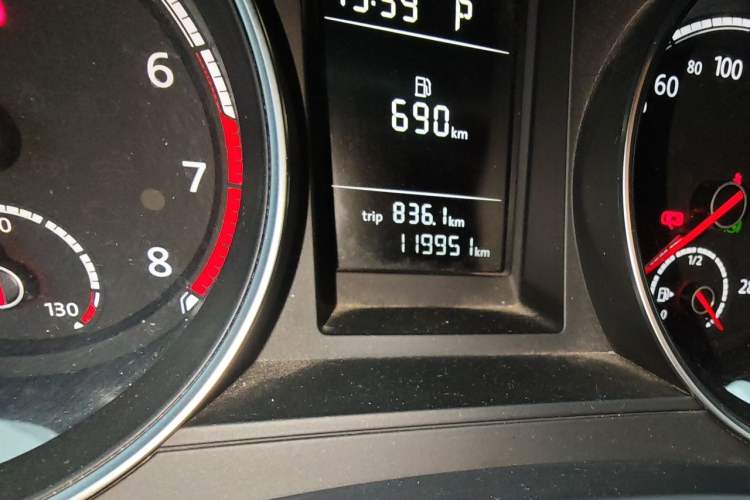 Used Volkswagen Scirocco 2014 1.4 TSI Competition Edition Odometer Close Up