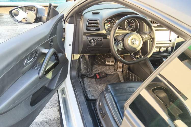Used Volkswagen Scirocco 2015 R 2.0TSI Driver Seat
