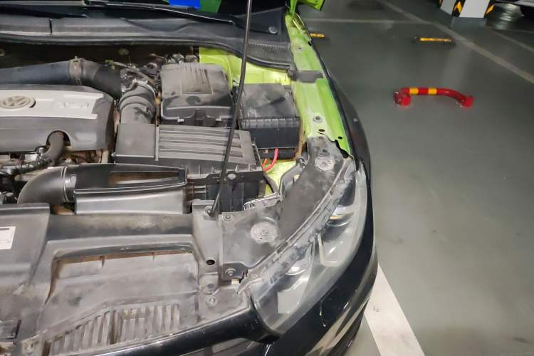 Used Volkswagen Scirocco 2015 2.0 TSI Luxury Edition Engine Bay Left