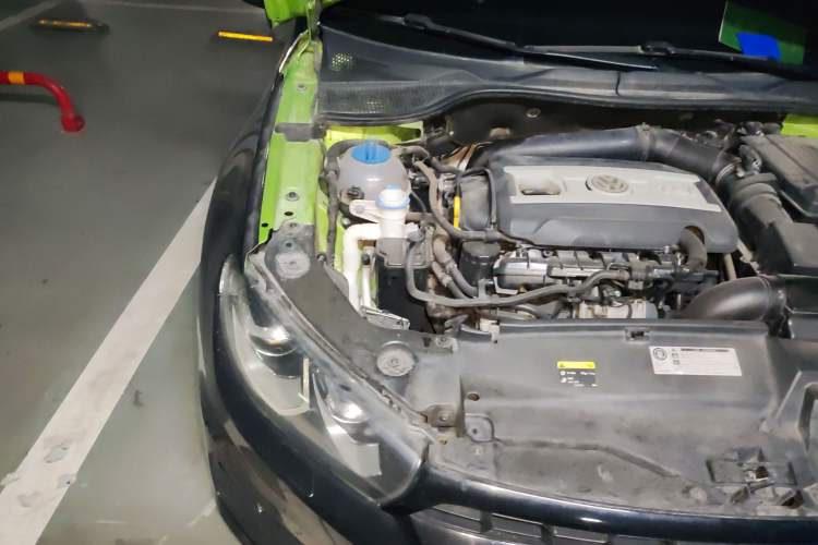 Used Volkswagen Scirocco 2015 2.0 TSI Luxury Edition Engine Bay Right
