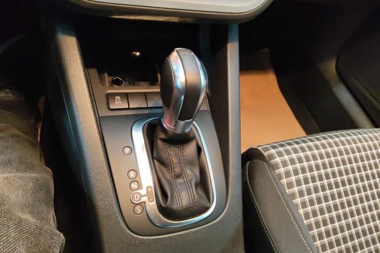 Used Volkswagen Scirocco 2015 1.4TSI Fashion Edition Gear Lever