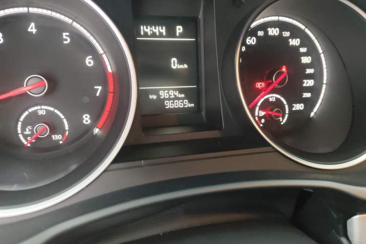 Used Volkswagen Scirocco 2015 1.4TSI Fashion Edition Odometer Close Up