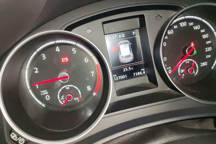 Used Volkswagen Scirocco 2015 2.0 TSI Luxury Edition Odometer Close Up