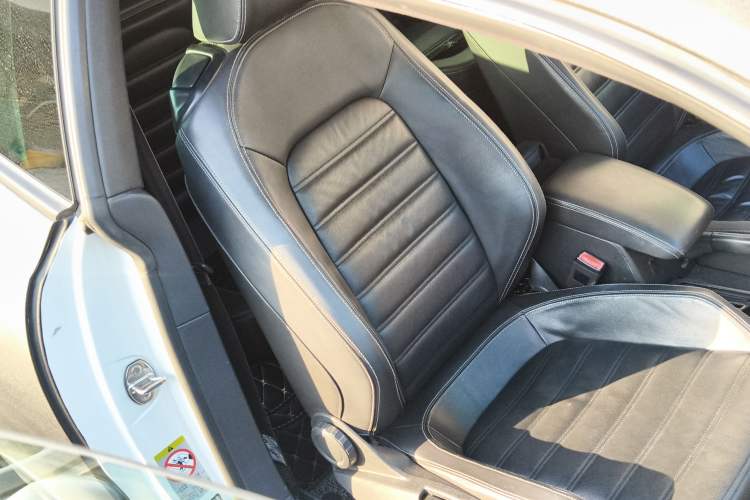 Used Volkswagen Scirocco 2015 R 2.0TSI Right Front Seat