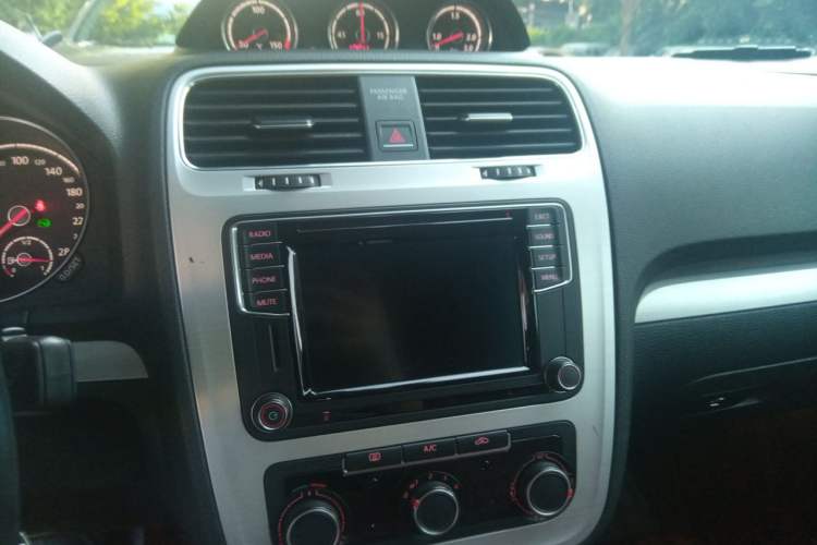 Used Volkswagen Scirocco 2015 1.4TSI Comfort Edition Audio And AC Panel