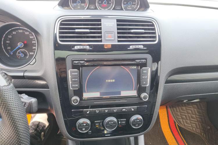 Used Volkswagen Scirocco 2015 R 2.0TSI Audio And AC Panel