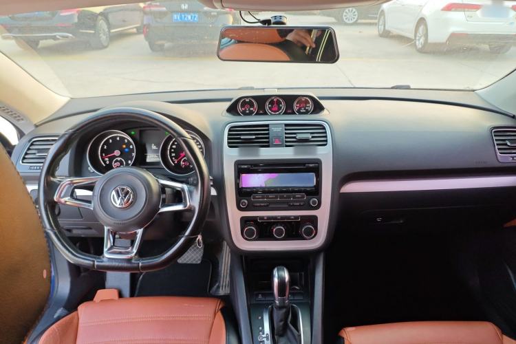 Used Volkswagen Scirocco 2015 1.4TSI Fashion Edition Center Console