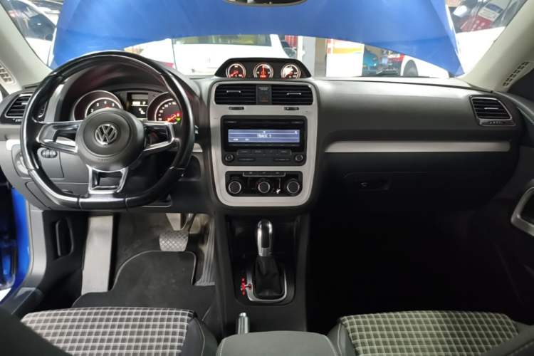Used Volkswagen Scirocco 2015 1.4TSI Fashion Edition Center Console
