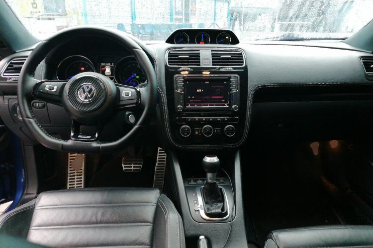 Used Volkswagen Scirocco 2015 R 2.0TSI Center Console