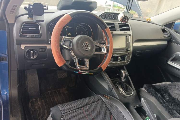Used Volkswagen Scirocco 2015 1.4TSI Fashion Edition Center Console