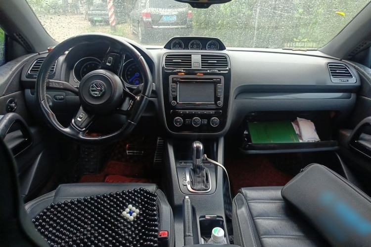 Used Volkswagen Scirocco 2015 R 2.0TSI Center Console