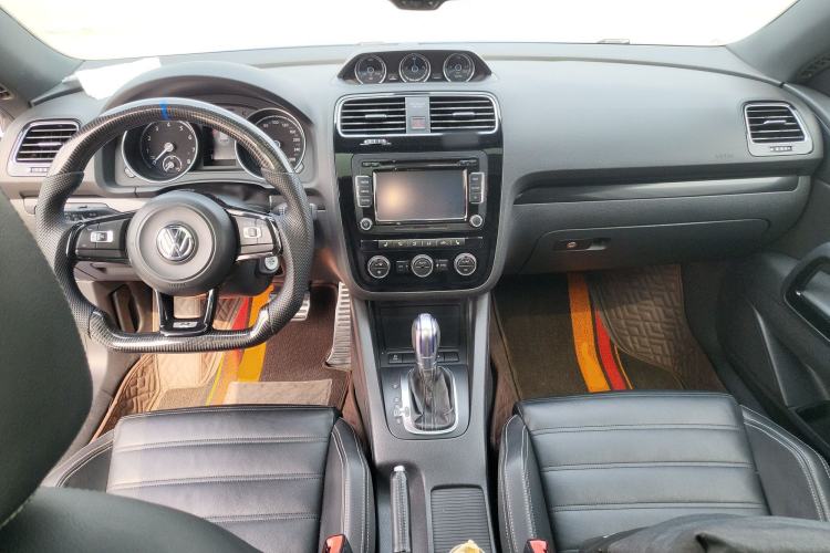 Used Volkswagen Scirocco 2015 R 2.0TSI Center Console
