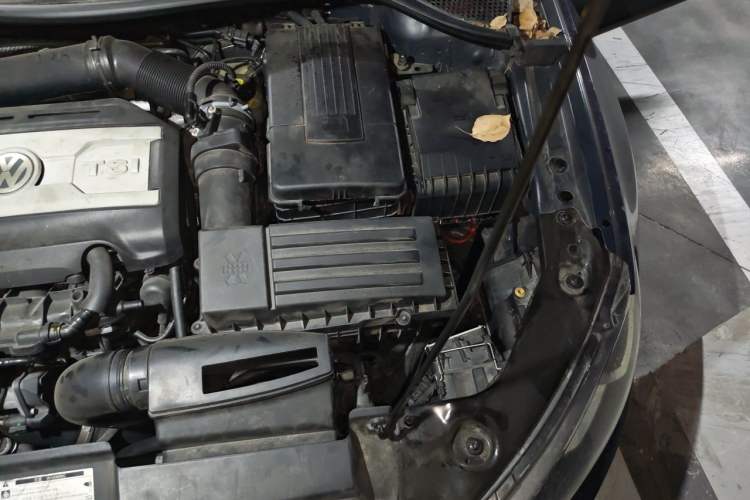 Used Volkswagen Scirocco 2015 2.0 TSI Luxury Edition Engine Bay Left