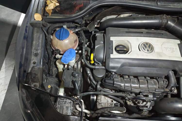 Used Volkswagen Scirocco 2015 2.0 TSI Luxury Edition Engine Bay Right