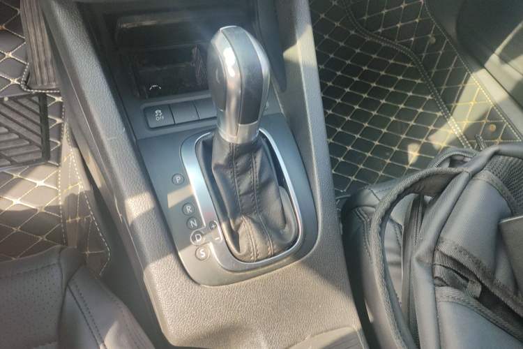 Used Volkswagen Scirocco 2015 1.4TSI Comfort Edition Gear Lever
