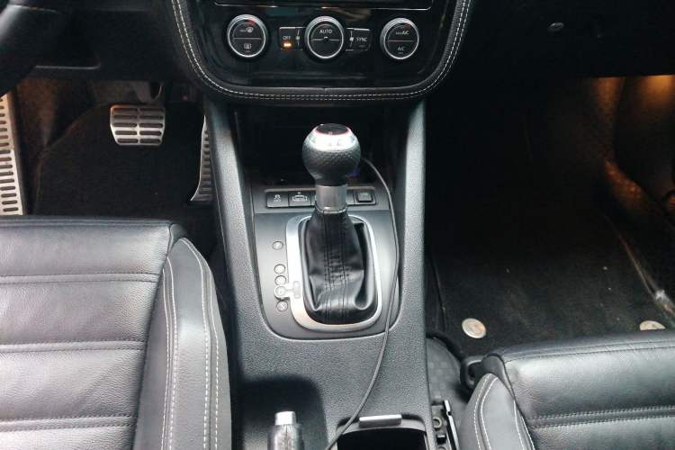 Used Volkswagen Scirocco 2015 R 2.0TSI Gear Lever