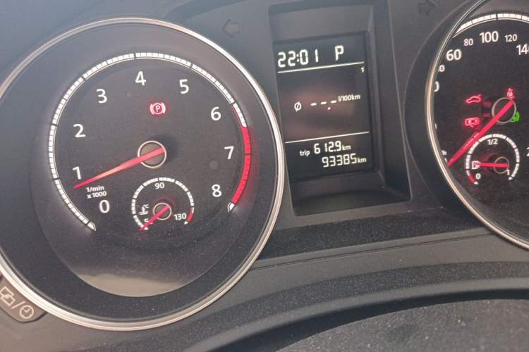 Used Volkswagen Scirocco 2015 1.4TSI Fashion Edition Odometer Close Up