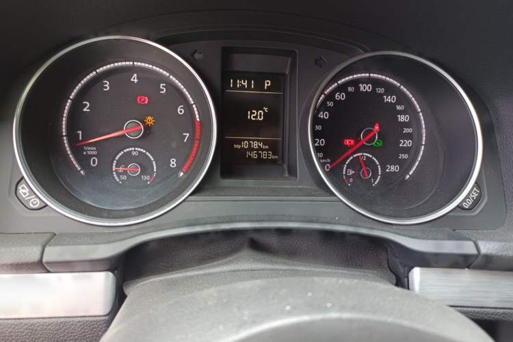 Used Volkswagen Scirocco 2015 1.4TSI Fashion Edition Odometer Close Up