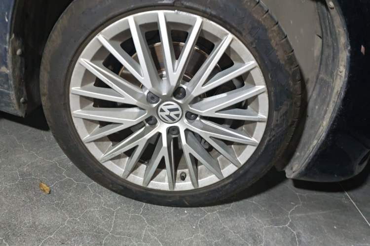 Used Volkswagen Scirocco 2015 2.0 TSI Luxury Edition Right Front Wheel Hub