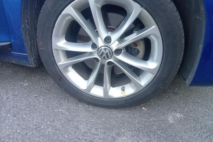 Used Volkswagen Scirocco 2015 1.4TSI Comfort Edition Right Front Wheel Hub