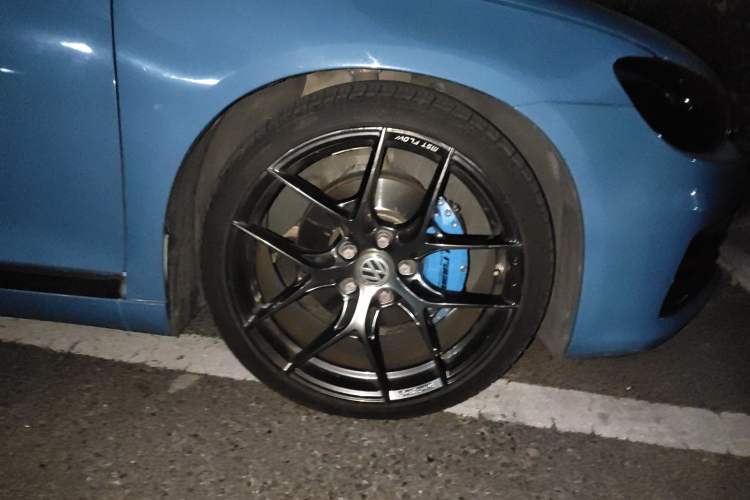 Used Volkswagen Scirocco 2015 1.4TSI Comfort Edition Right Front Wheel Hub
