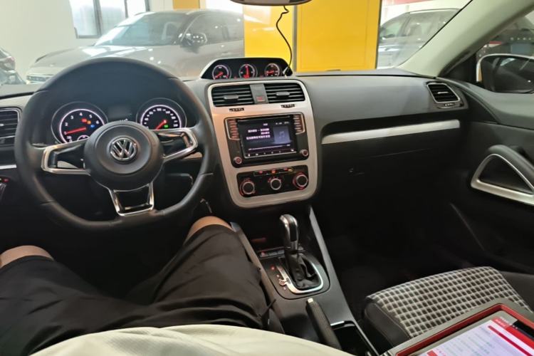 Used Volkswagen Scirocco 2015 1.4TSI Fashion Edition Center Console