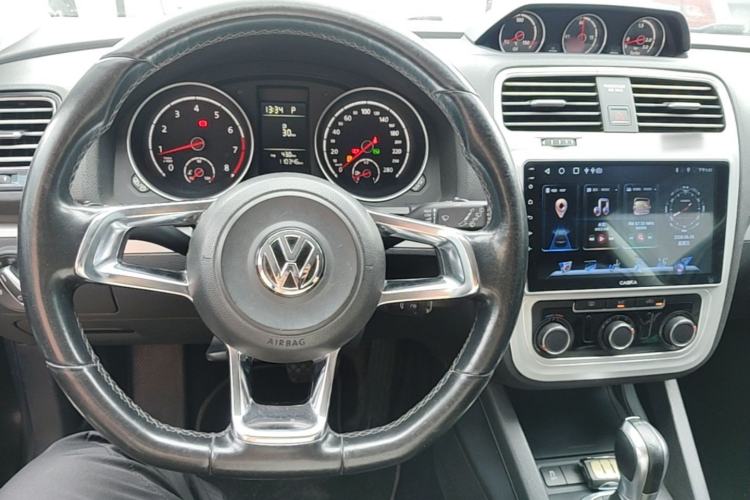 Used Volkswagen Scirocco 2015 1.4TSI Fashion Edition Center Console