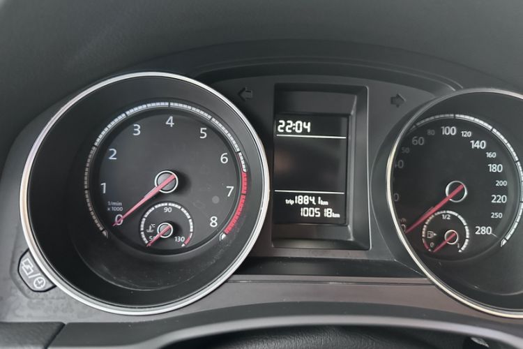 Used Volkswagen Scirocco 2015 1.4TSI Fashion Edition Odometer Close Up