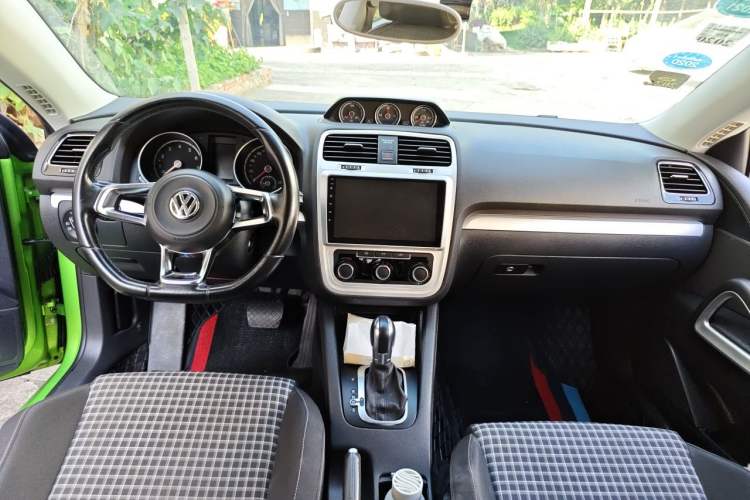 Used Volkswagen Scirocco 2015 1.4TSI Fashion Edition Center Console