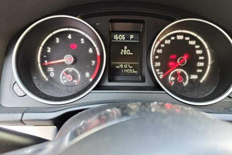 Used Volkswagen Scirocco 2015 1.4TSI Fashion Edition Odometer Close Up