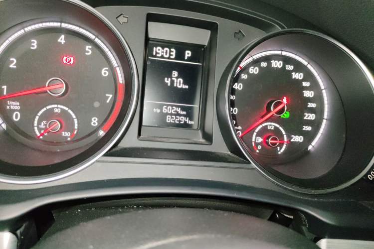 Used Volkswagen Scirocco 2015 1.4TSI Fashion Edition Odometer Close Up