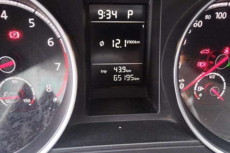 Used Volkswagen Scirocco 2015 1.4TSI Fashion Edition Odometer Close Up
