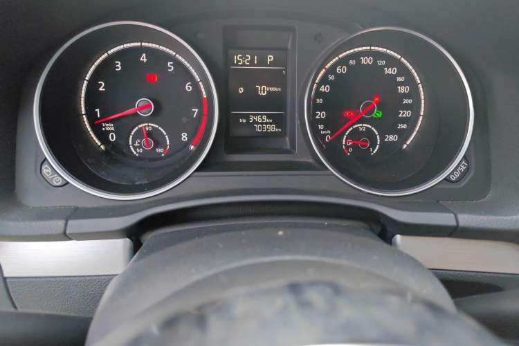 Used Volkswagen Scirocco 2015 1.4TSI Fashion Edition Odometer Close Up