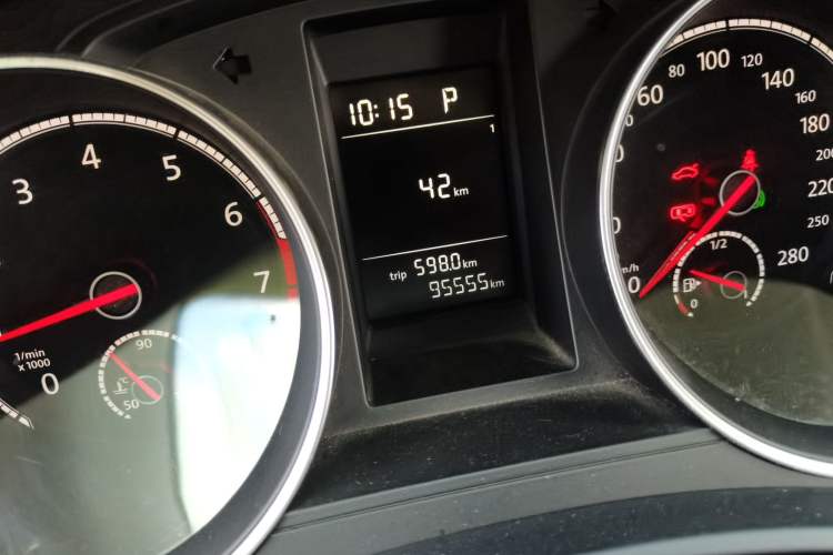 Used Volkswagen Scirocco 2015 1.4TSI Fashion Edition Odometer Close Up