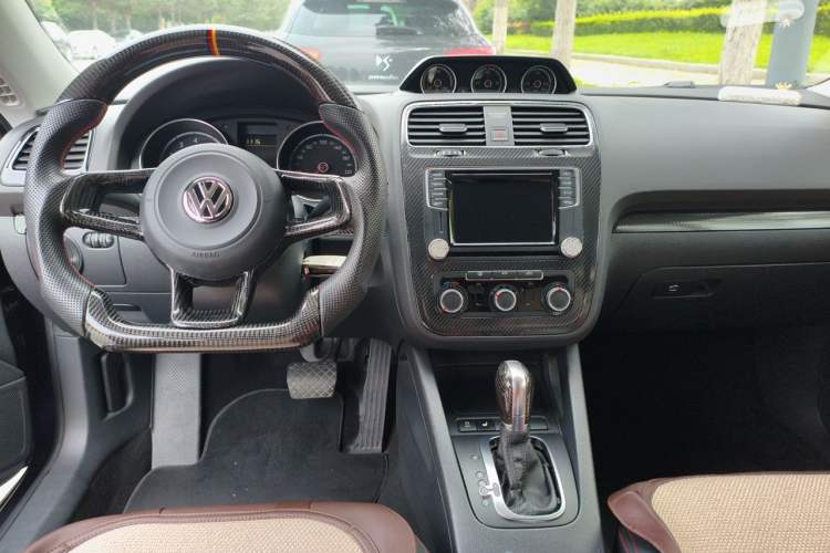 Used Volkswagen Scirocco 2015 1.4TSI Fashion Edition Center Console