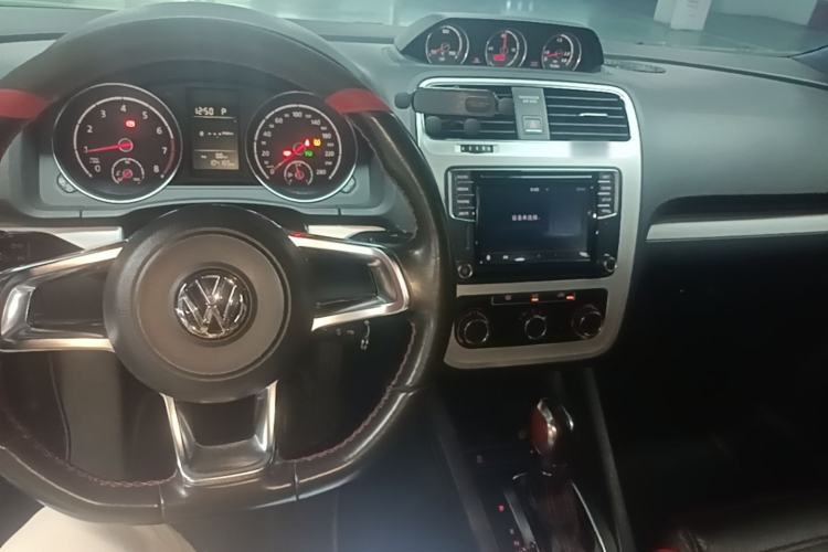 Used Volkswagen Scirocco 2015 1.4TSI Fashion Edition Center Console