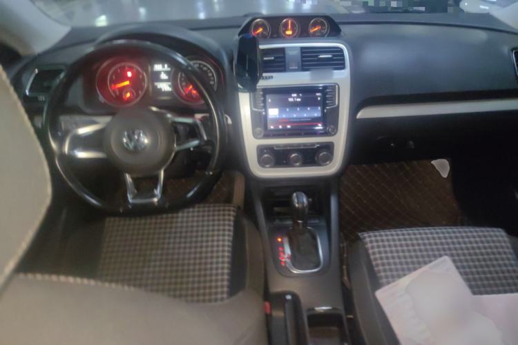 Used Volkswagen Scirocco 2015 1.4TSI Fashion Edition Center Console