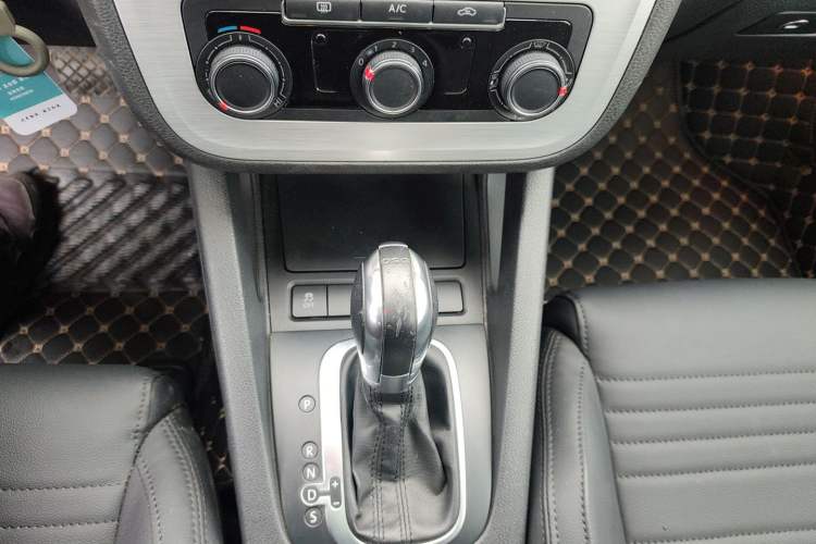 Used Volkswagen Scirocco 2015 1.4TSI Comfort Edition Gear Lever