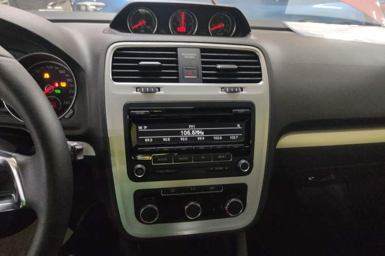 Used Volkswagen Scirocco 2015 1.4TSI Fashion Edition Audio And AC Panel
