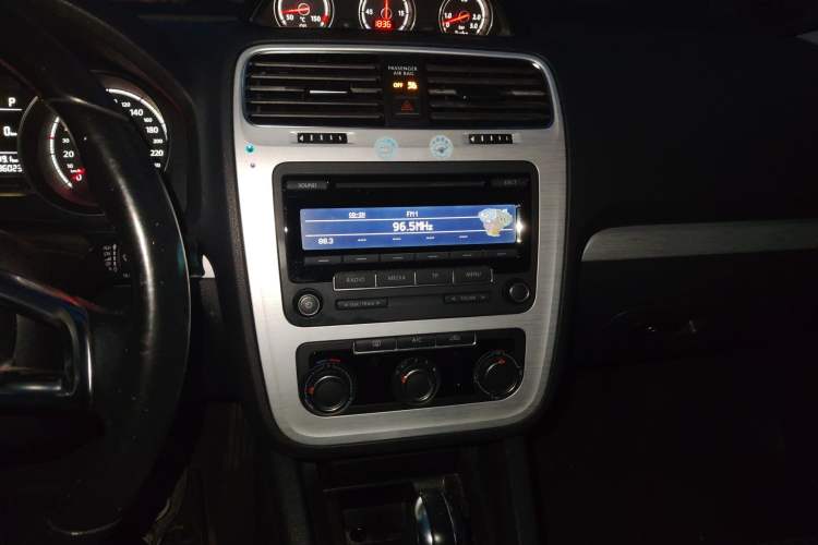 Used Volkswagen Scirocco 2015 1.4TSI Fashion Edition Audio And AC Panel