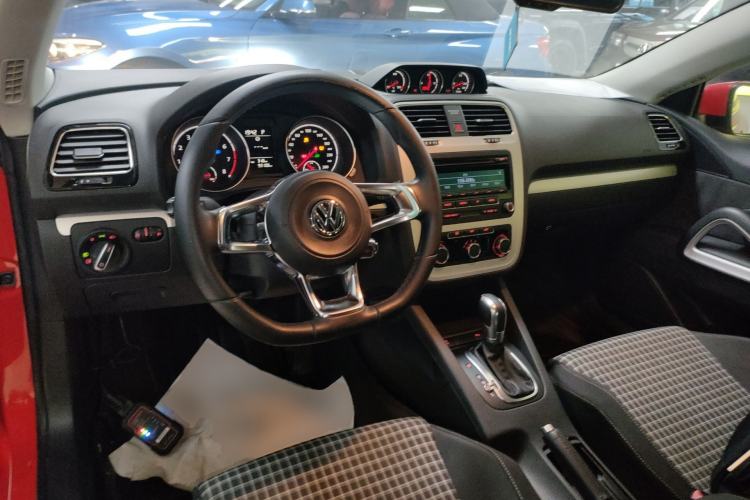 Used Volkswagen Scirocco 2015 1.4TSI Fashion Edition Center Console