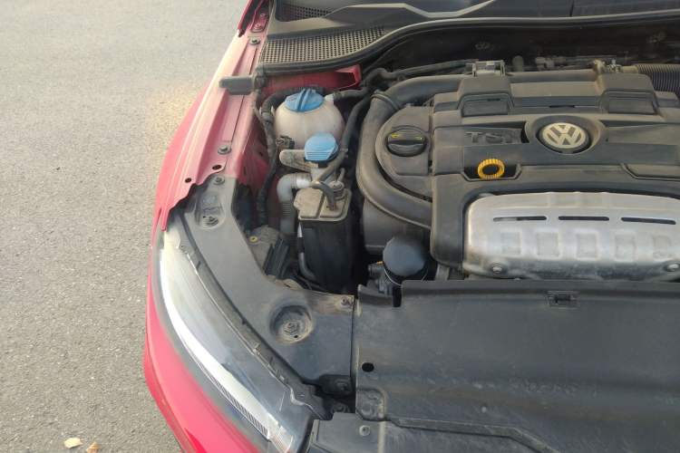Used Volkswagen Scirocco 2015 1.4TSI Comfort Edition Engine Bay Right